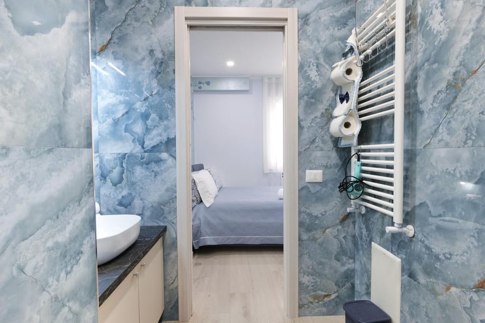 Shower, Bathroom, towels
