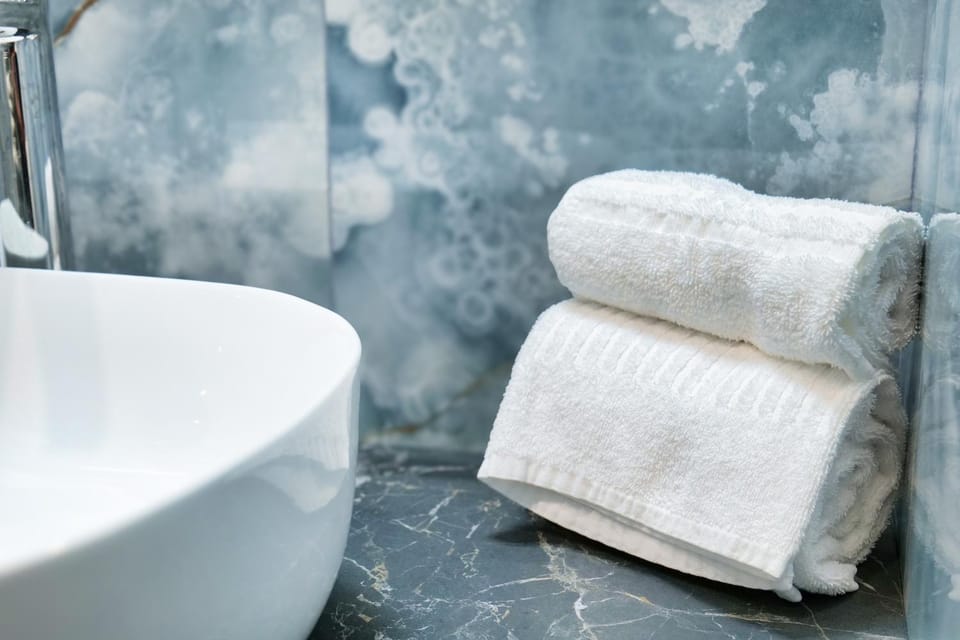 Bathroom, towels