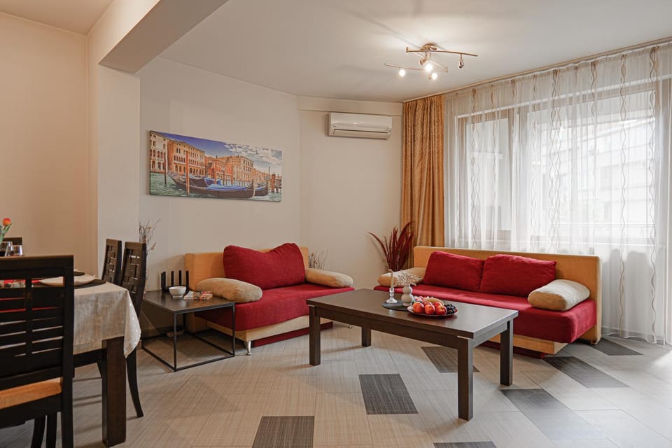Living room, Seating area, air conditioner