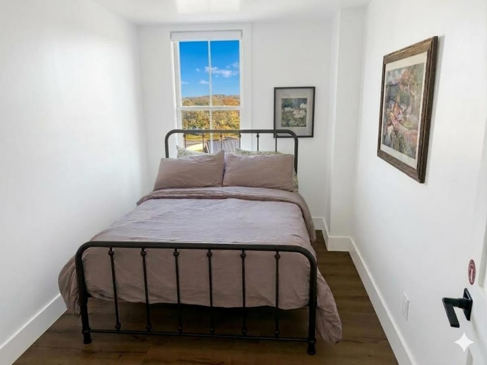 Lake RetreatSleeps 19-3 KING SuitesPoolHotTub House in Granite Shoals