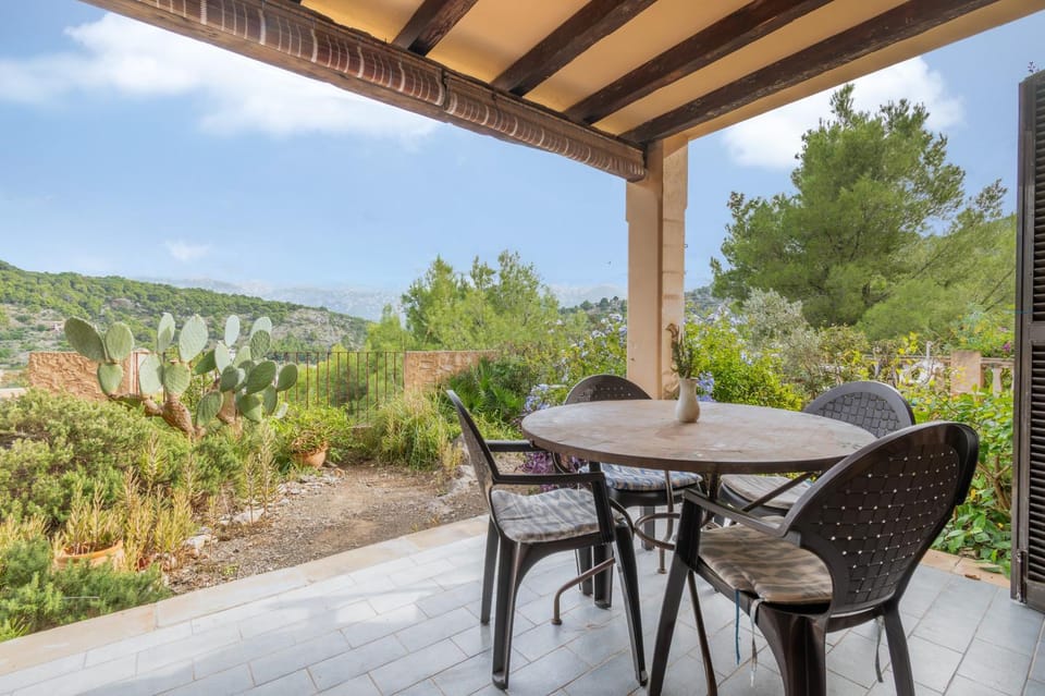 Property building, Balcony/Terrace, Living room