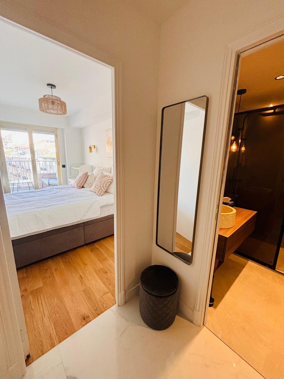 Seating area, Bedroom