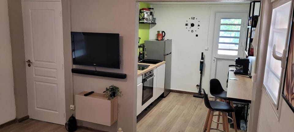 Schoelcher Beau T2 tout confort vue sur mer Wifi gratuit House in Fort-de-France