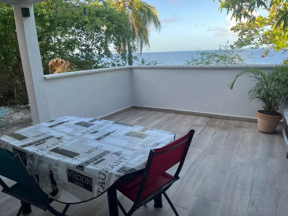 Schoelcher Beau T2 tout confort vue sur mer Wifi gratuit House in Fort-de-France