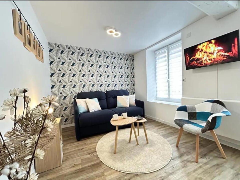 TV and multimedia, Living room, Decorative detail, Seating area