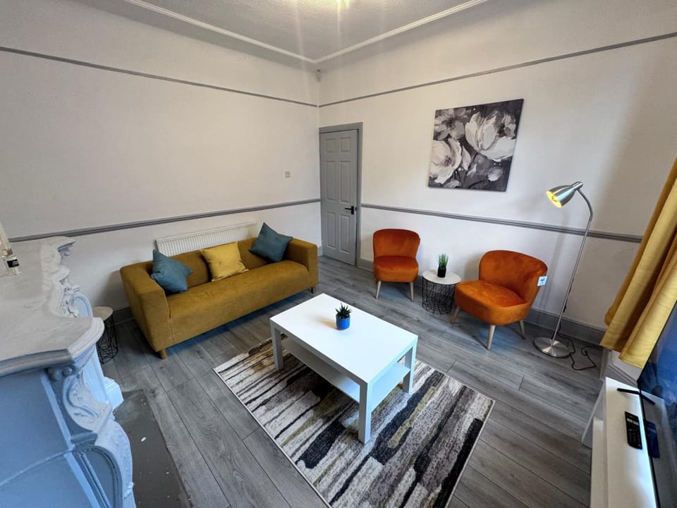 TV and multimedia, Living room, Seating area
