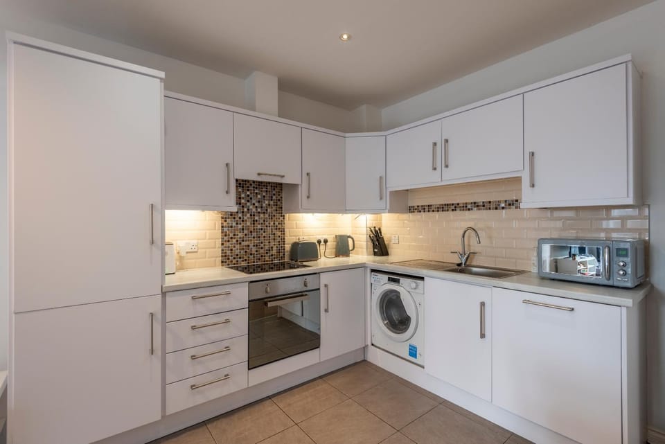 Cathedral Views 2BR Central Belfast Sleeps 6 Apartment in Belfast