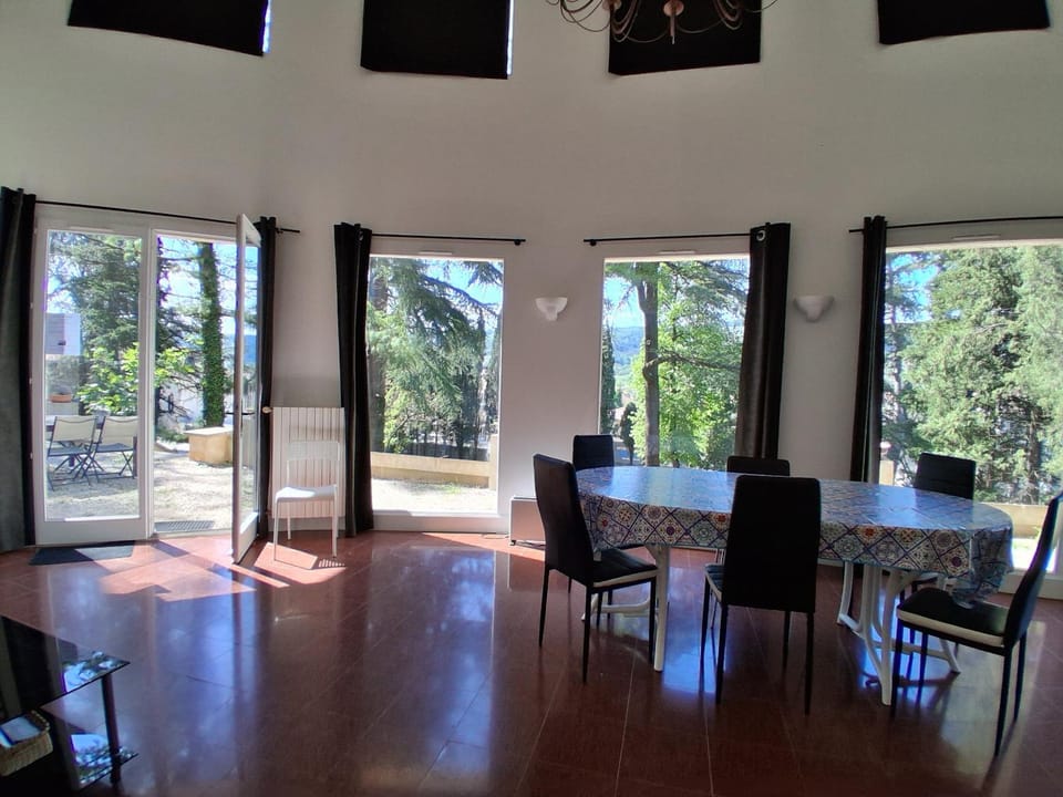 Loft La Rotonde à La Terrasse local vélos piscine pour 2 personnes House in Provence-Alpes-Côte d'Azur
