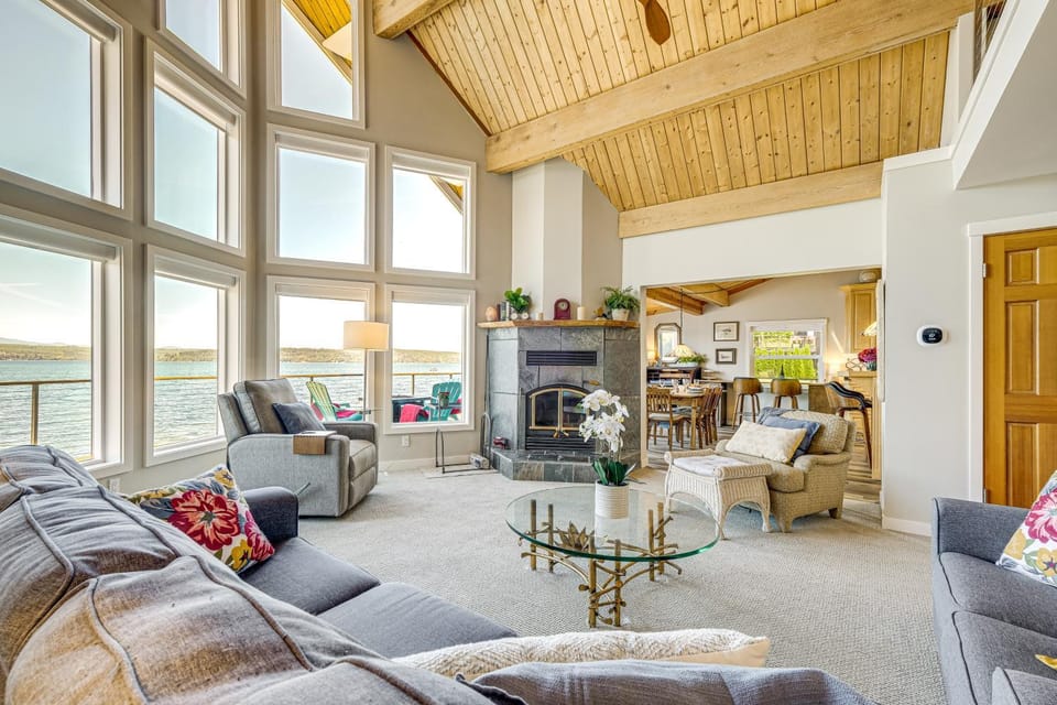 Bayfront Home w/ Private Beach in Poulsbo! House in Hood Canal
