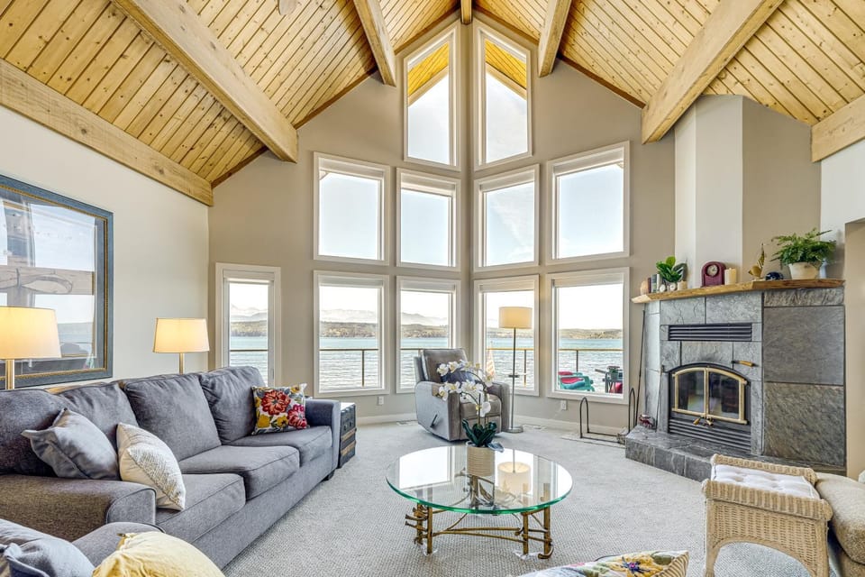 Bayfront Home w/ Private Beach in Poulsbo! House in Hood Canal