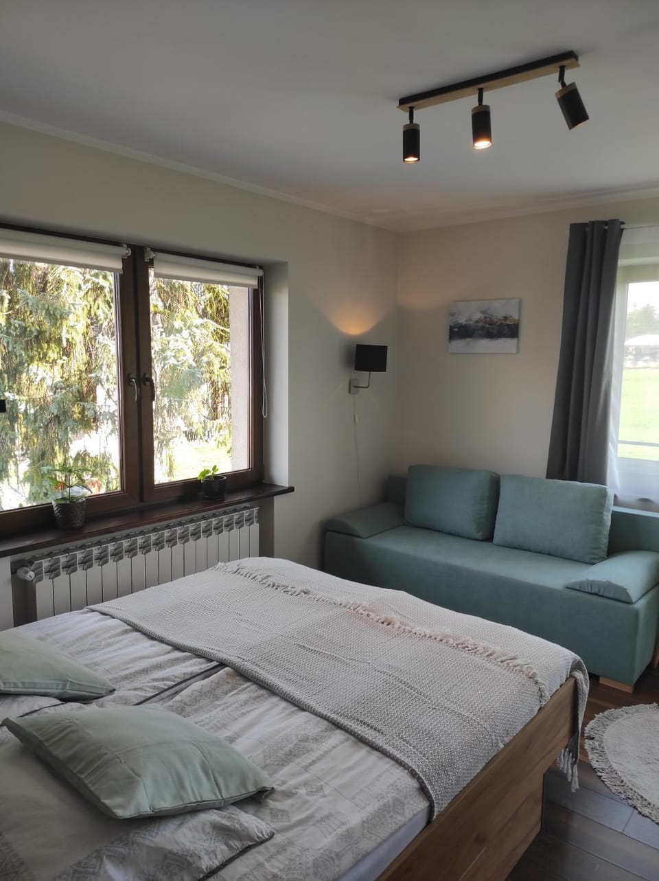 Bed, Seating area, Bedroom