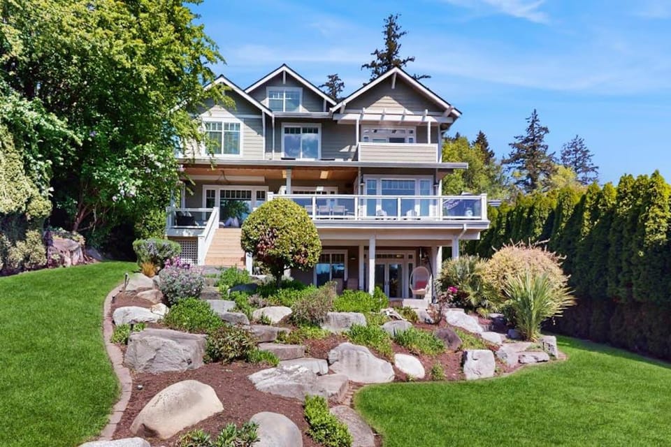 Raft Island Retreat House in Puget Sound