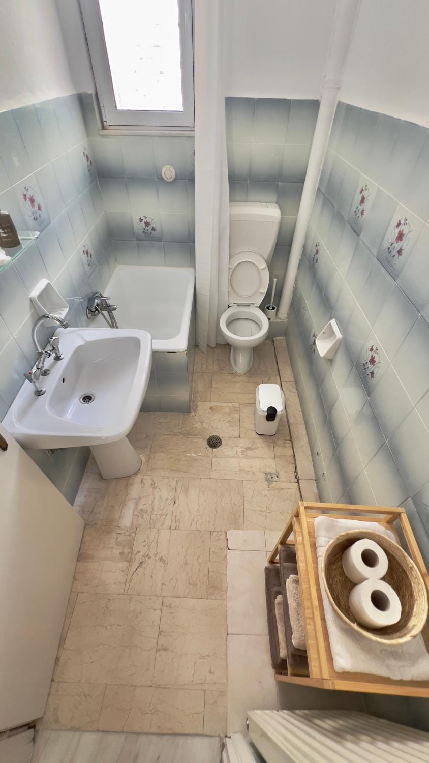 Shower, Toilet, Bathroom, bidet, towels