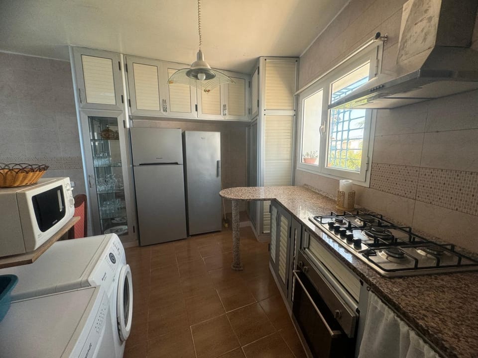 Kitchen or kitchenette, dishwasher, oven, washing machine