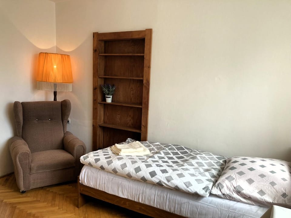 Spacious apartment - free parking! Apartment in Prague