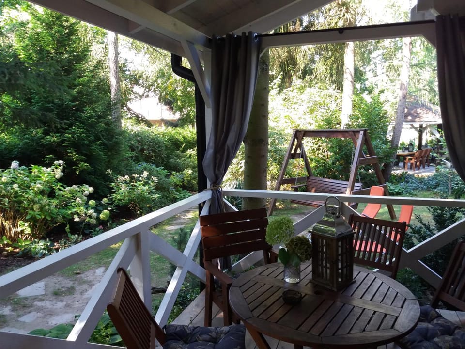 Black&White-Cherry Nature lodge in West Pomeranian Voivodeship, Poland