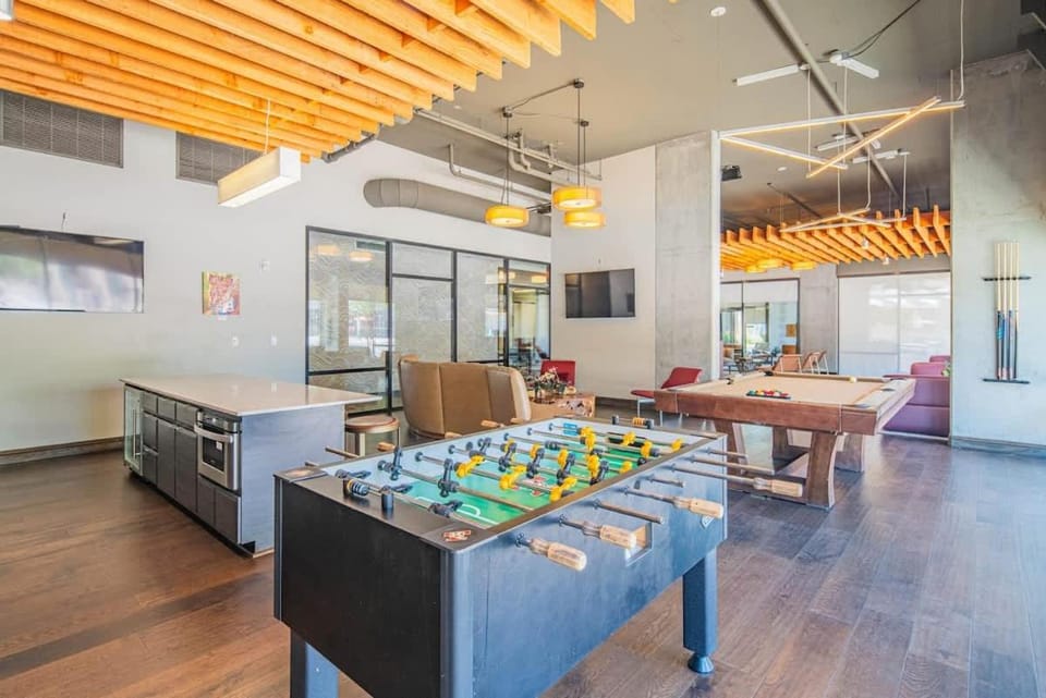 Fancy 1BD - DT PHX - Parkin, Gym, Pool - Sleeps 6 Apartment in Phoenix