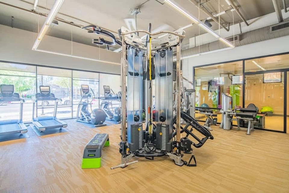 Fancy 1BD - DT PHX - Parkin, Gym, Pool - Sleeps 6 Apartment in Phoenix