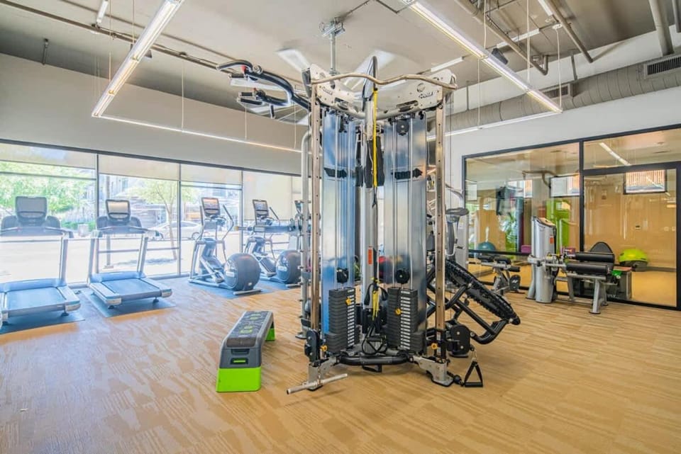 Homey 1BD - DT PHX - Parking, Gym, Pool - Sleeps 6 Apartment in Phoenix