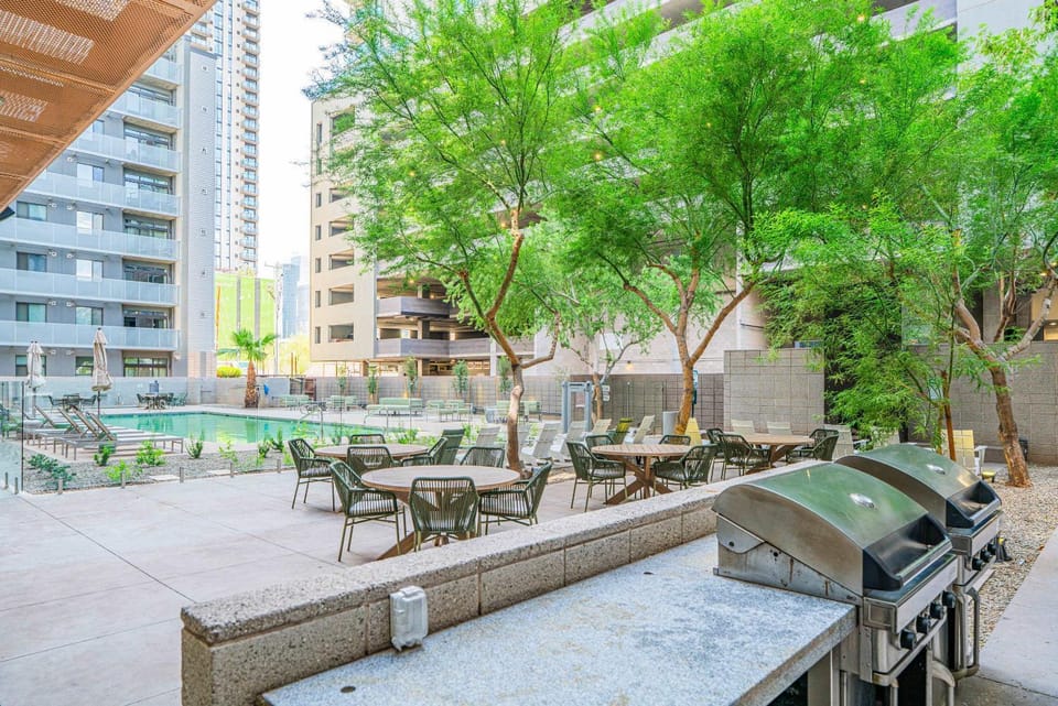 Desirable 2BD - Central DT, Gym, Pool, Parking Sleep8 Apartment in Phoenix