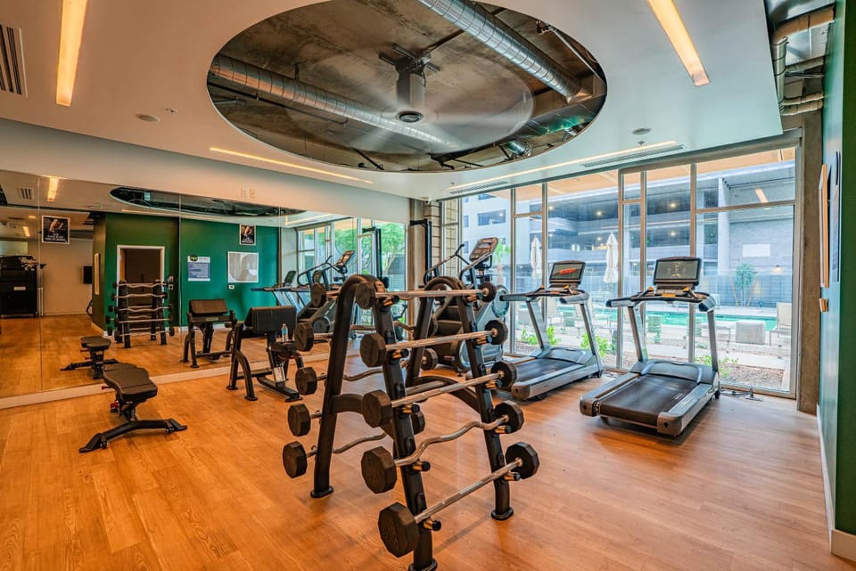 Desirable 2BD - Central DT, Gym, Pool, Parking Sleep8 Apartment in Phoenix