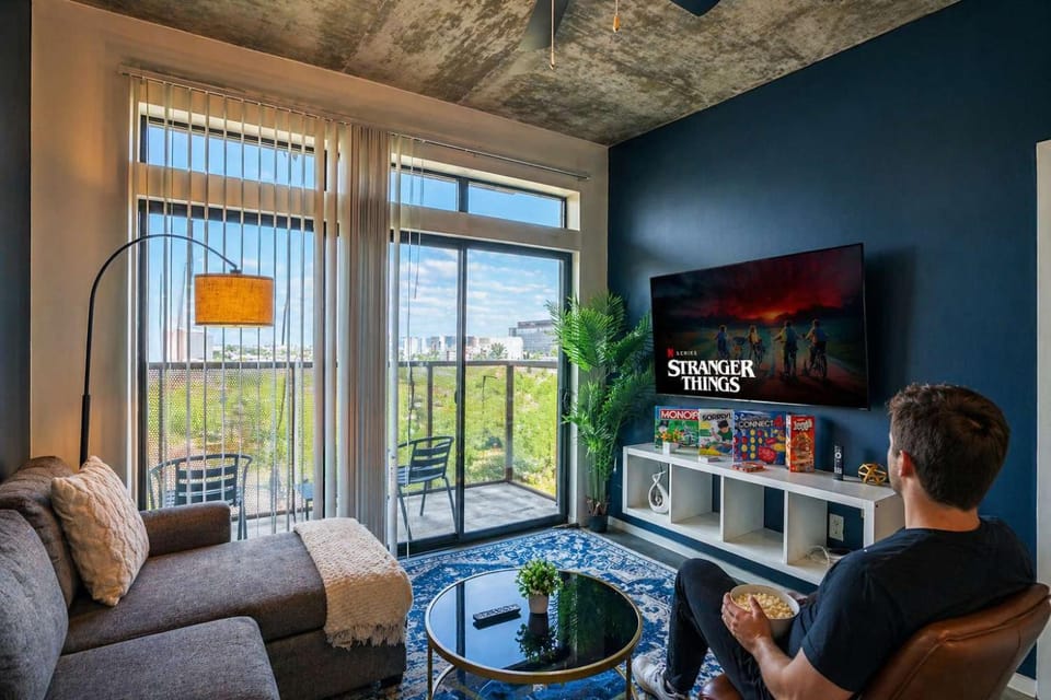 Alluring 2BD - DT - Gym, Pool, Parking - Sleeps 8 Apartment in Phoenix