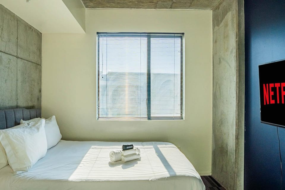 Posh 2BD - Central DT - Gym, Pool, Parking -Sleep 8 Apartment in Phoenix