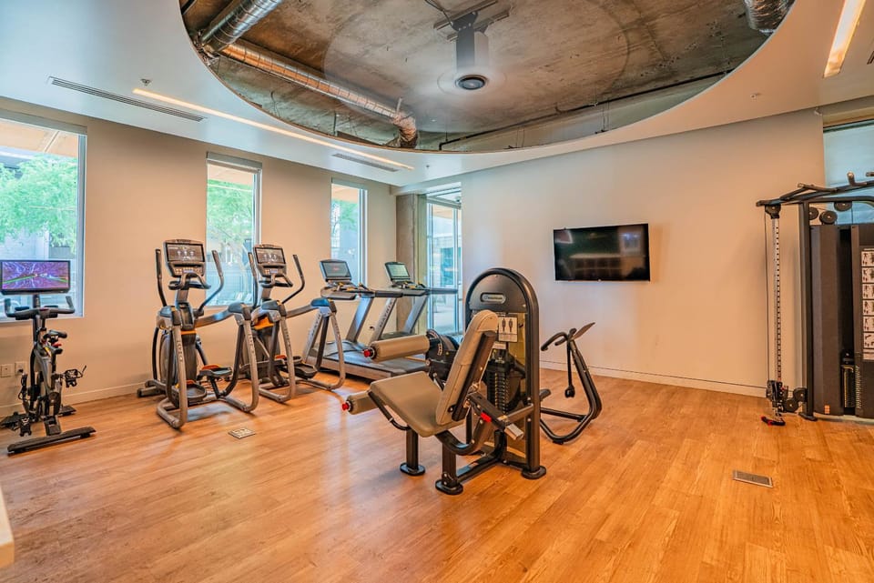 Stylish 1BD - Central Downtown - Gym, Pool, Parking Apartment in Phoenix
