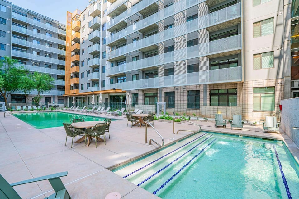 Stylish 1BD - Central Downtown - Gym, Pool, Parking Apartment in Phoenix