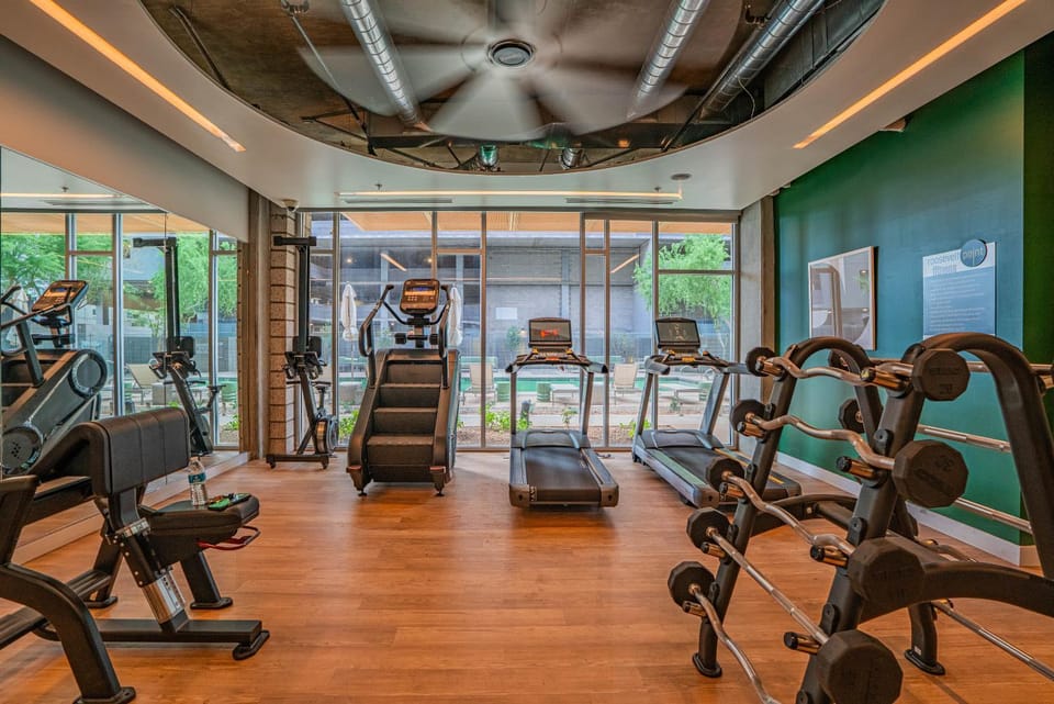 Modern 2BD - CDT - Gym, Pool, Parking - Sleep 8 Apartment in Phoenix