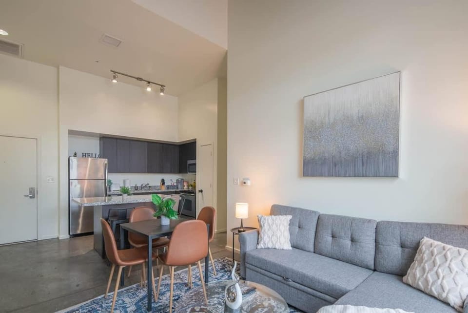 Cozy 2BD - Central DT - Gym, Pool, Parking - Sleep 8 Apartment in Phoenix