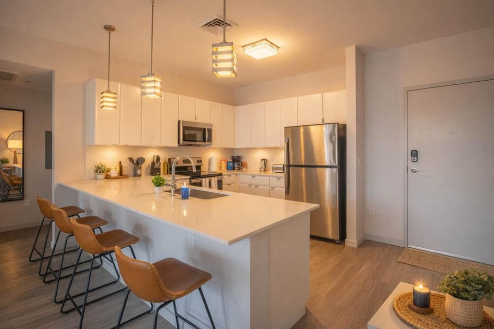 Modern 2BD DT - Balcony, Gym, W-D, Parking - Sleeps 8 Apartment in Phoenix