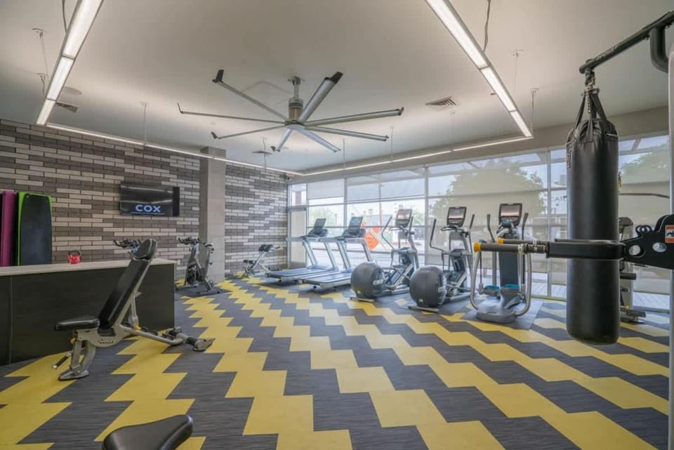 Modern 2BD DT - Balcony, Gym, W-D, Parking - Sleeps 8 Apartment in Phoenix