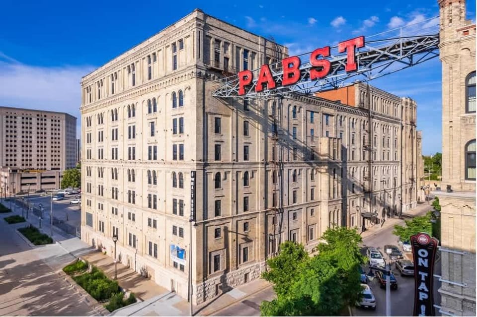 Cozy 1BD near Historic Pabst Brewery - Fiserv Apartment in Milwaukee