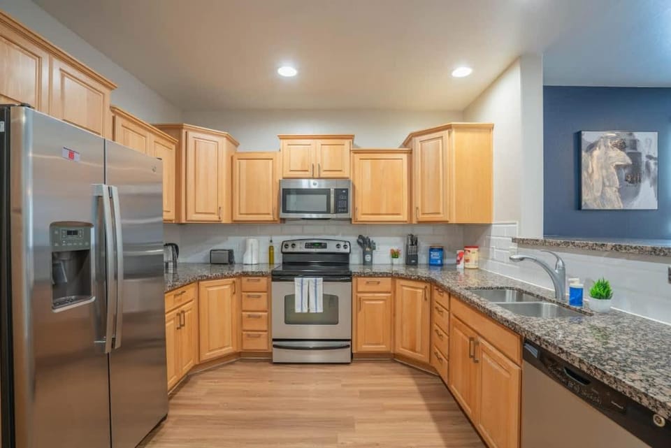 Luxurious 3BD - Gym, W-D, Parking - Sleeps 8 Apartment in Tempe