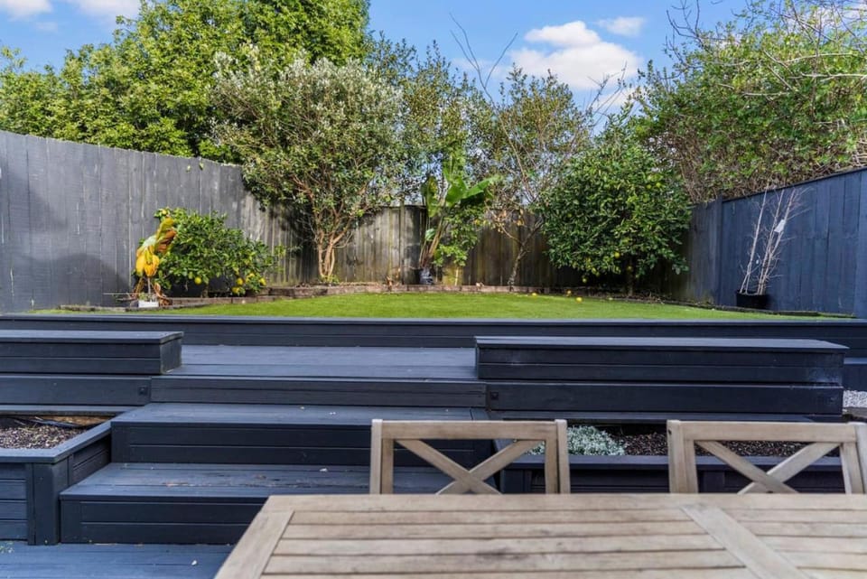 3BR Modern Elegance Near Beaches House in Auckland
