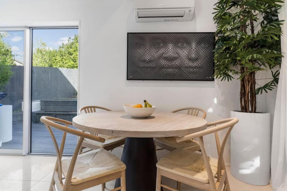 3BR Modern Elegance Near Beaches House in Auckland