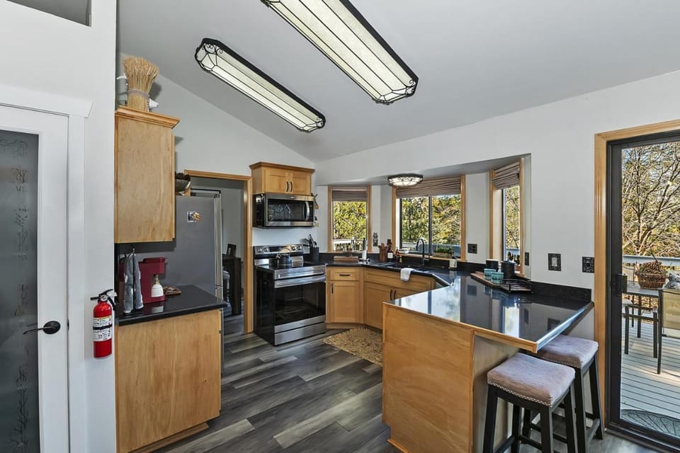 Lake Arrowhead Grass Valley Cabin Cabin in Southern California