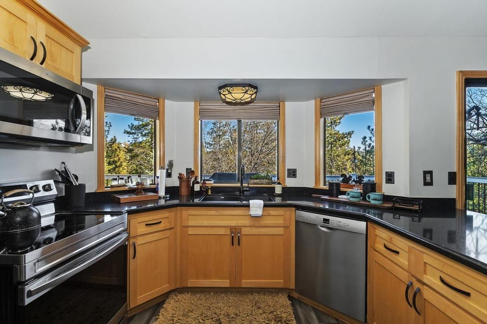 Lake Arrowhead Grass Valley Cabin Cabin in Southern California