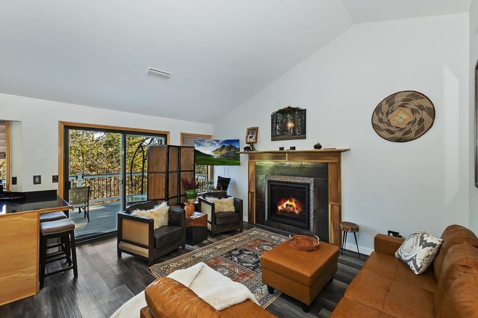 Lake Arrowhead Grass Valley Cabin Cabin in Southern California
