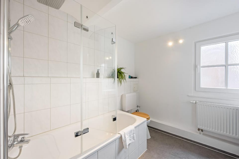 Bathroom, Bath, towels