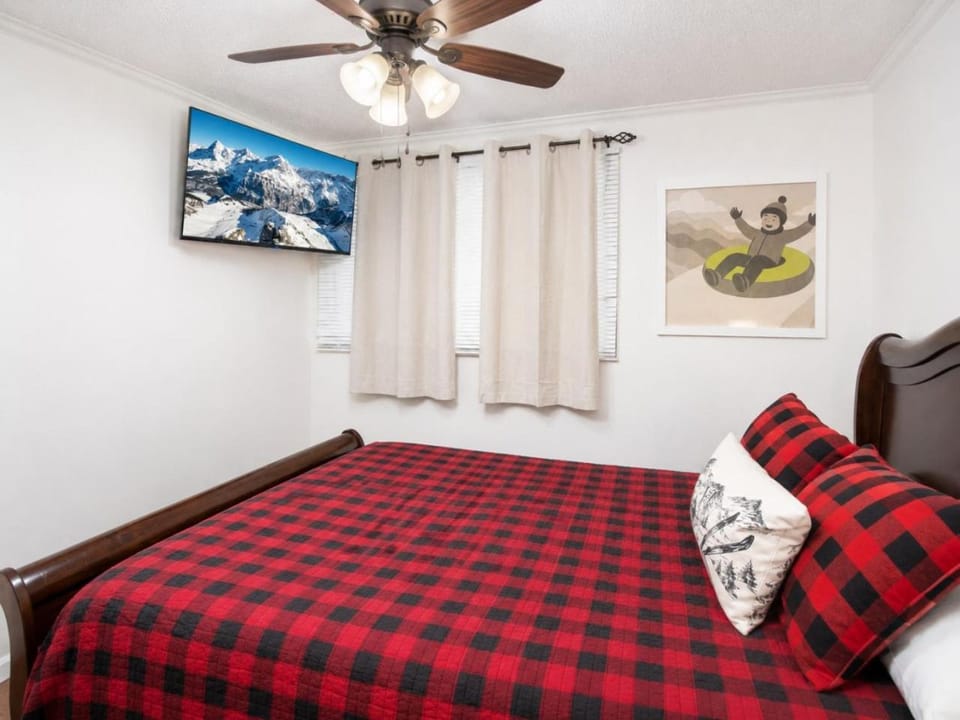 ML228 Relax and Reset In The Mtn Air Great View WiFi Close to Village House in Snowshoe