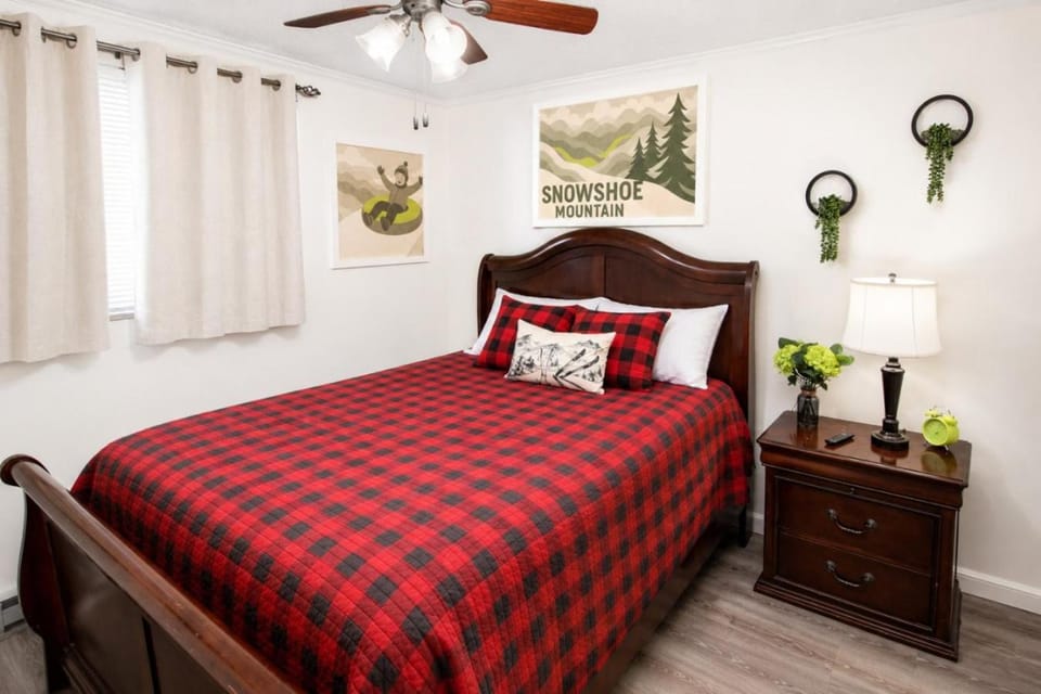ML228 Relax and Reset In The Mtn Air Great View WiFi Close to Village House in Snowshoe