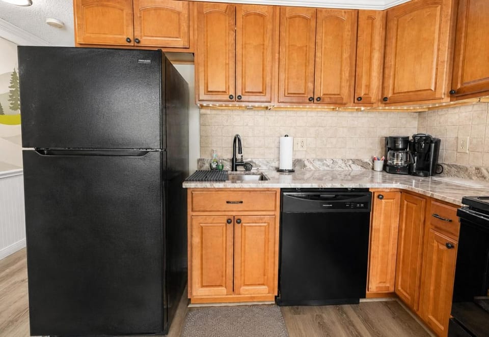 ML228 Relax and Reset In The Mtn Air Great View WiFi Close to Village House in Snowshoe