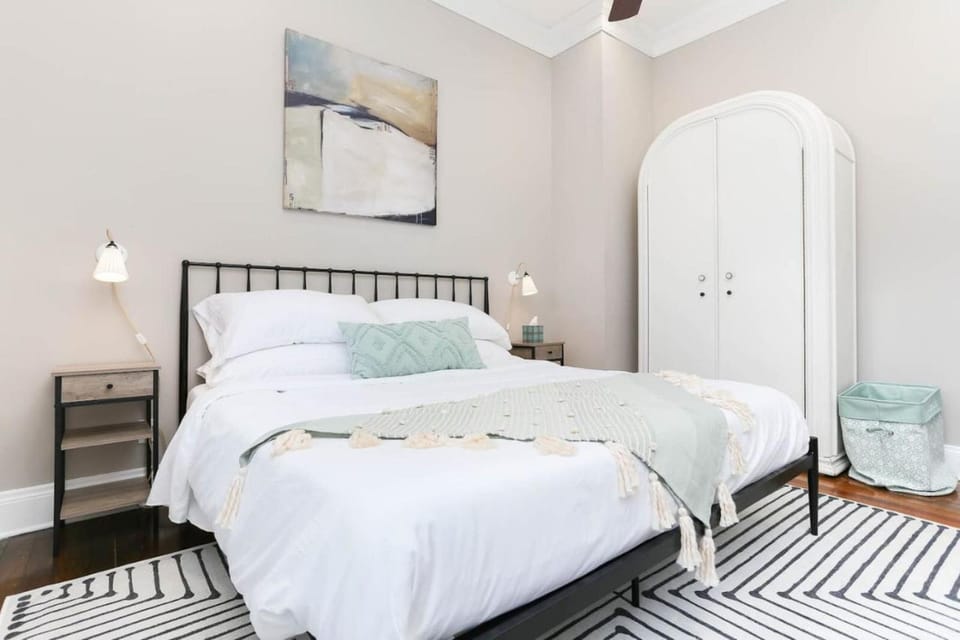 2BR/2BTH w/Private Pool, Riverwalk, Downtown House in San Antonio