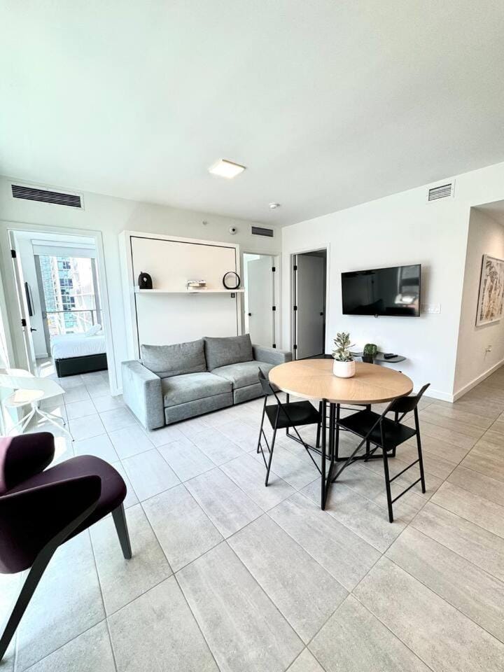 2 bedrooms Design Condo Downtown Miami Pool and Gym House in Miami