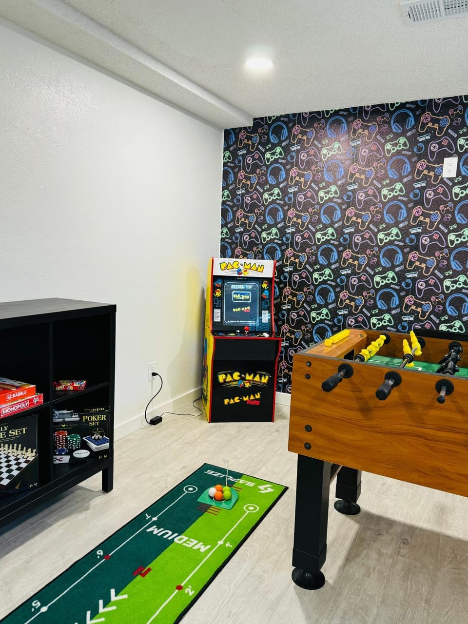 Game Room, Game Room