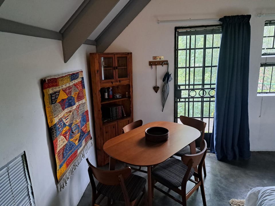 Facade/entrance, Dining area