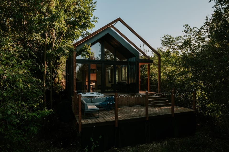 Property building, Patio, Natural landscape, Balcony/Terrace