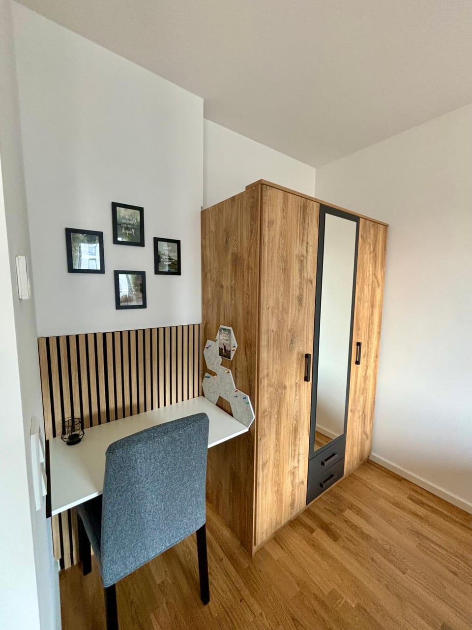 Bedroom, wardrobe
